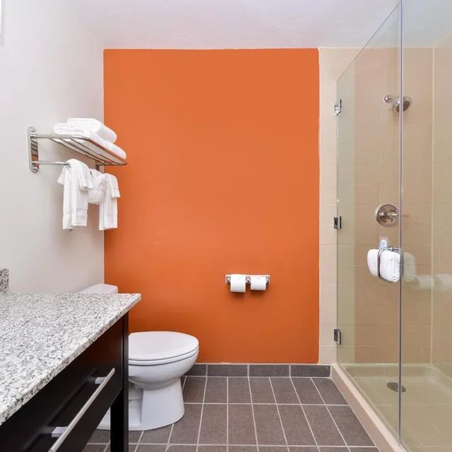 جناح بحوض جاكوزي، Sleep Inn & Suites And Conference Center Downtown 3/4