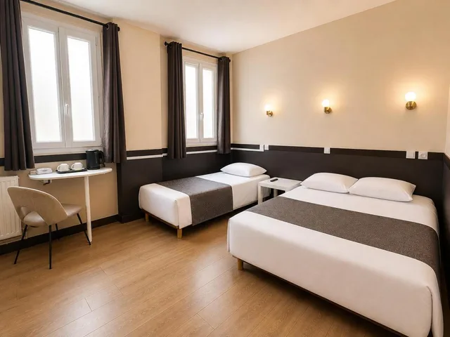 غرفة ثلاثية، Hotel des Bains 2/10