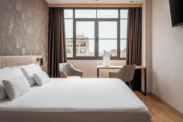 غرفة بسرير مزدوج بإطلالة على المدينة بشرفة، Petit Palace Eixample (ex Sunotel Central) 1/10