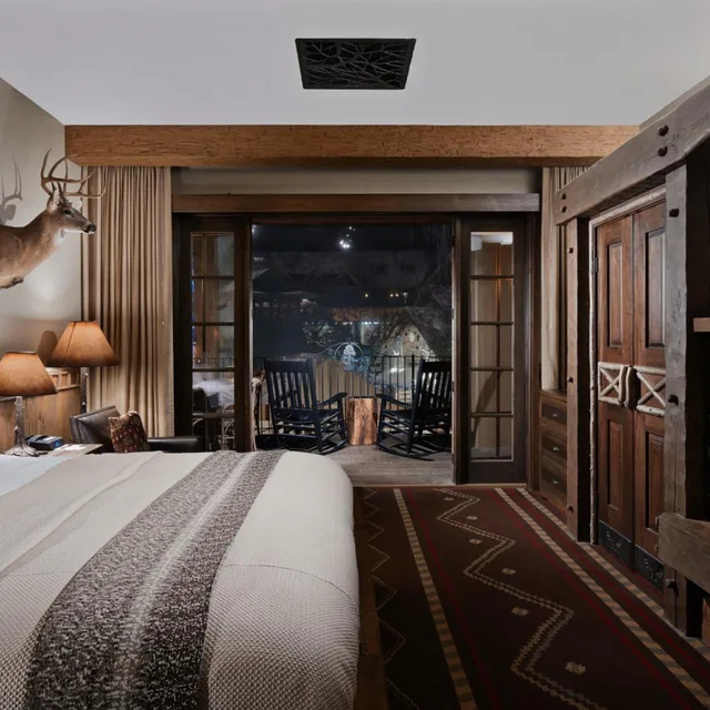غرفة داخلية بسرير كينج لذوي الإعاقة، Big Cypress Lodge 5/7