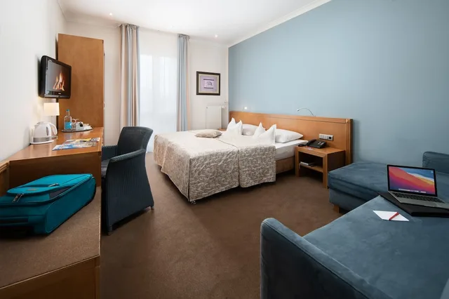غرفة عائلية ثلاثية بسرير مزدوج مع أريكة، Baseler Hof Hotel 4/6