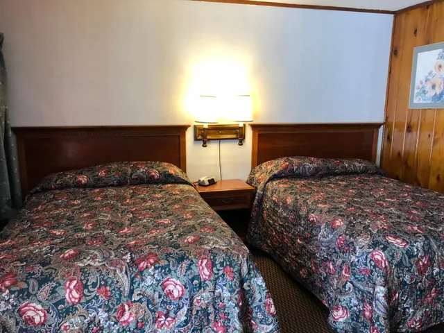 غرفة بسريرين مزدوجين، Sun 'n Snow Motel 8/9