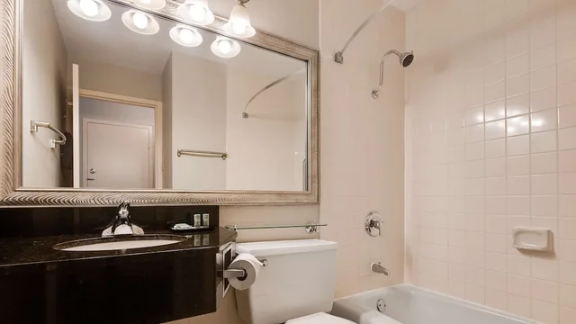 غرفة قياسية كبيرة بسرير كينج، Best Western Tomah Hotel 4/5
