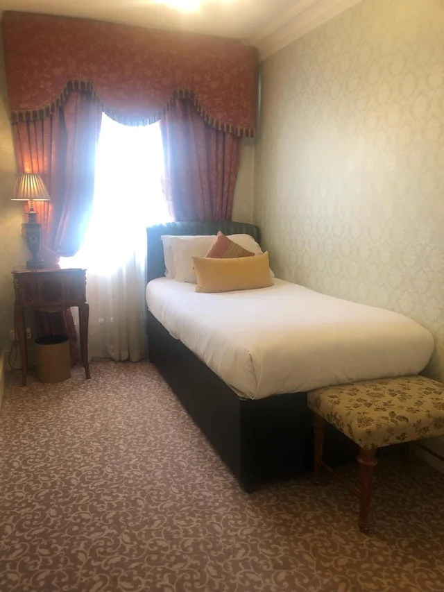 جناح بغرفتي نوم، The Leonard Hotel 4/8