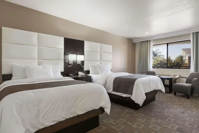 غرفة رباعية بسريرين، Days Inn by Wyndham Downey 1/1
