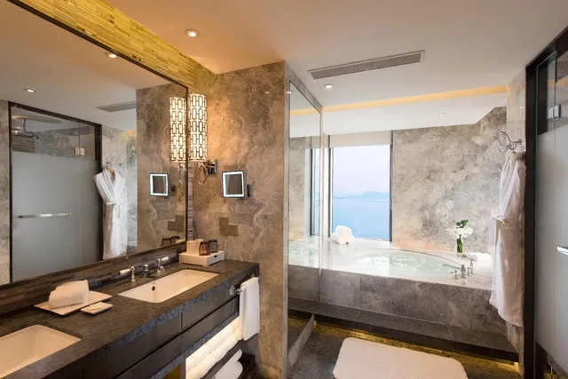 غرفة بريميوم بسرير كينج بإطلالة على البحر، Hilton Zhoushan 4/5