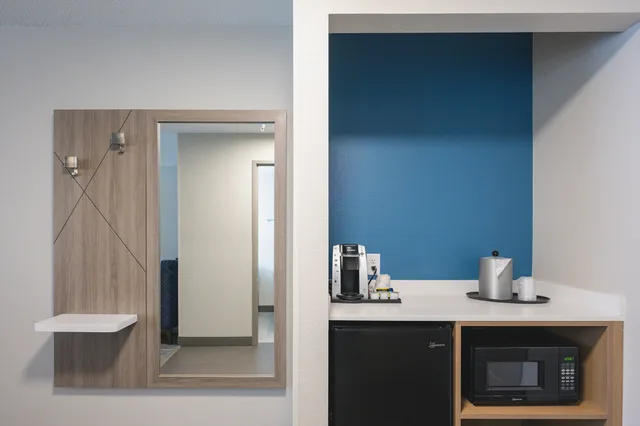 Suite, King Bed, Holiday Inn Express & Suites Marquette, an IHG Hotel 10/10