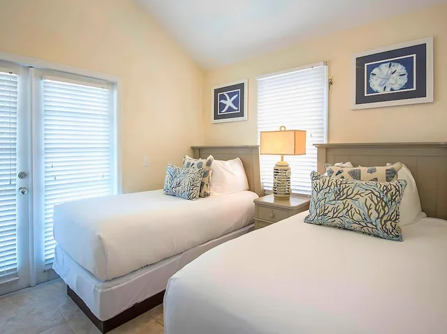 فيلا بسرير كوين وسريرين منفصلين بغرفتي نوم مع أريكة، Hawks Cay Resort 7/13