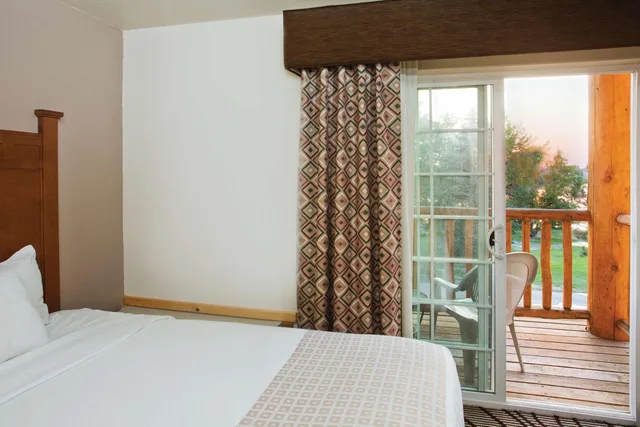 جناح بسرير كينج بجاكوزي، Best Western Plus Riverfront Hotel And Suites 1/8