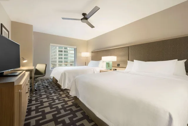 1 Bedroom, Skyline, Suite, 2 Queen Beds، Homewood Suites by Hilton Chicago West Loop Fulton Market Area 2/6