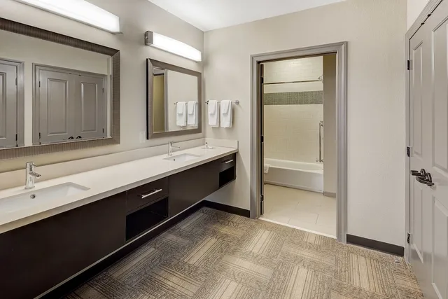 جناح بسريرين كينج بغرفتي نوم بمطبخ في الطابق الأرضي، Staybridge Suites BALTIMORE INNER HARBOR 8/8