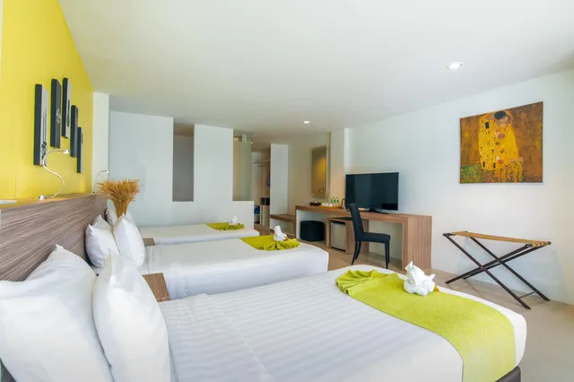 Room, Single Bed, with Extra Bed, View Pent، The Lantern Resorts Patong Phuket 3/9
