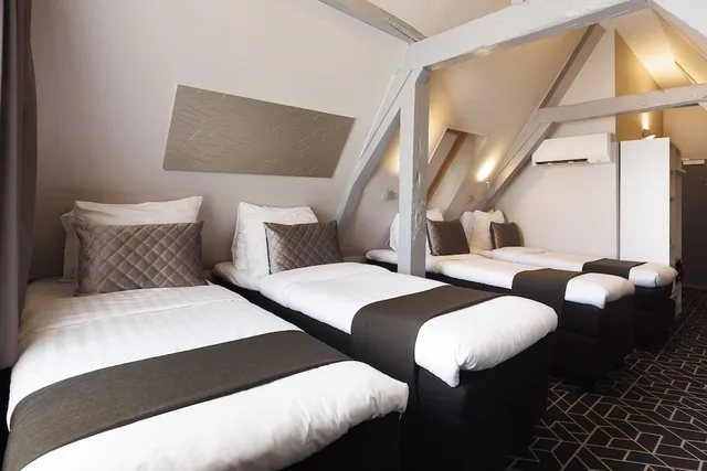 غرفة رباعية، Hotel CC 2/6