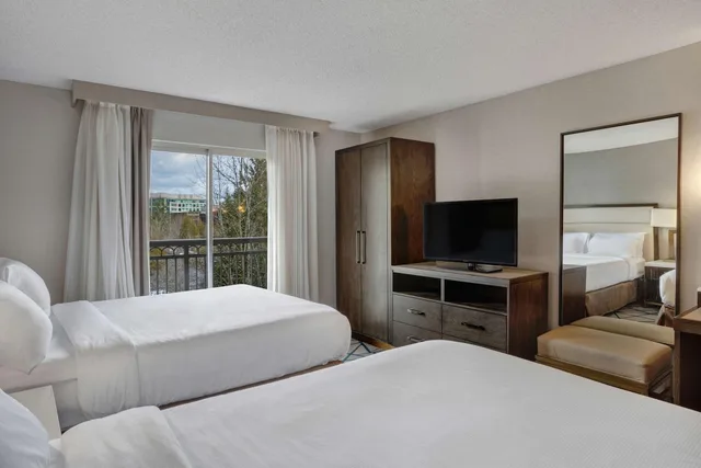 Suite, Multiple Beds, Accessible، Embassy Suites by Hilton Seattle Bellevue 1/5