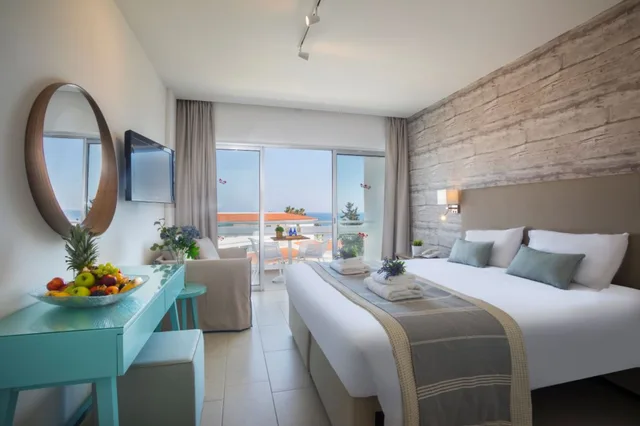 Twin or Double room Side sea view، Leonardo Plaza Cypria Maris Beach Hotel And Spa - Adults Only 1/2