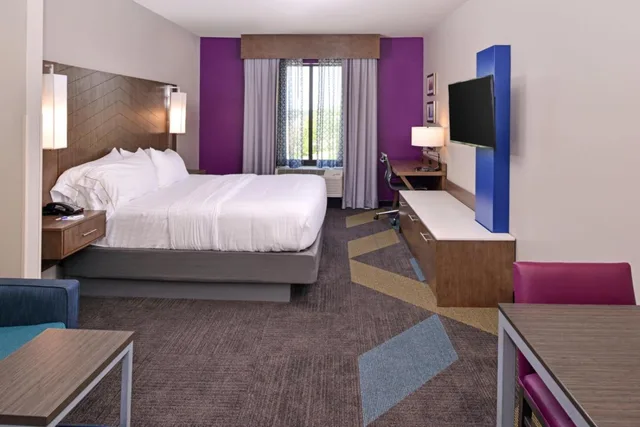جناح بسرير كينج مع أريكة، Holiday Inn Express Suites Bryant Benton Area 1/2