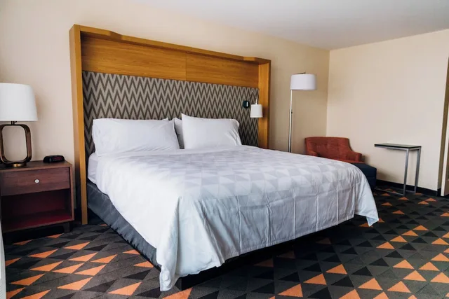 غرفة قياسية بسرير كينج، Holiday Inn Hotel Suites Phoenix Mesa Chandler 2/2
