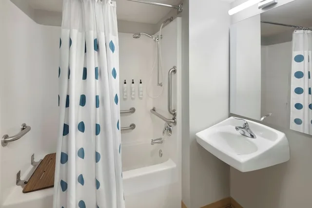 جناح بسرير كوين بغرفة نوم واحدة لذوي الإعاقة، Towneplace Suites Findlay 2/2