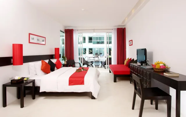 Deluxe, King Bed, Sofa, Pool Access, Serene Wing، The Old Phuket Karon Beach Resort 3/4
