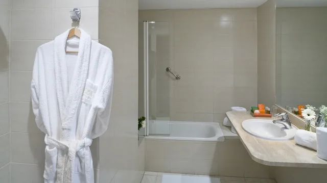 Mini, Single Bed, Hotel Luze El Toro 2/2