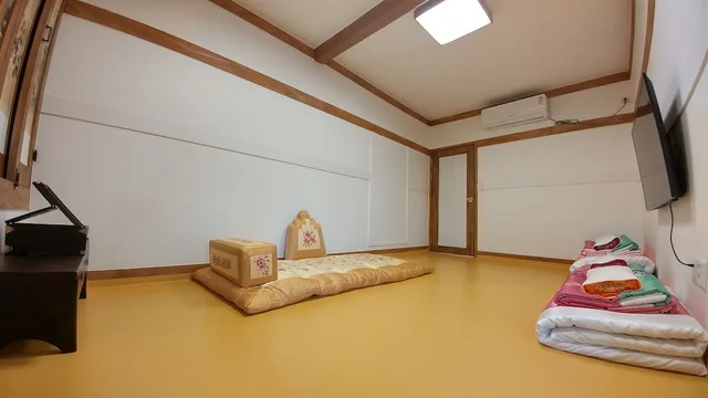 جناح استوديو بفرشتي فوتون بحمام خاص، So Hyeon Dang Hanok Guesthouse 1/2