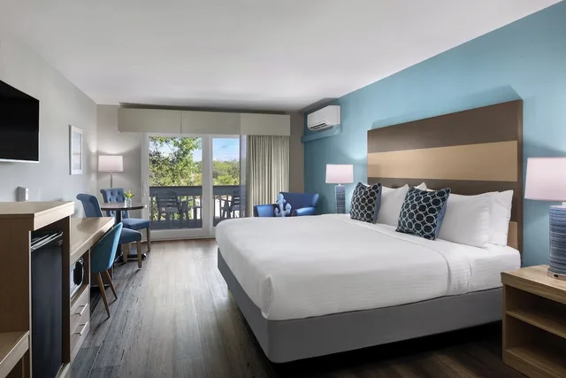 Room, King Bed, Shem Creek Inn 2/6