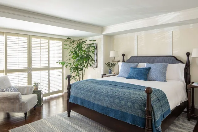 Room, King Bed, Partial Ocean View, Shutters On The Beach 2/5