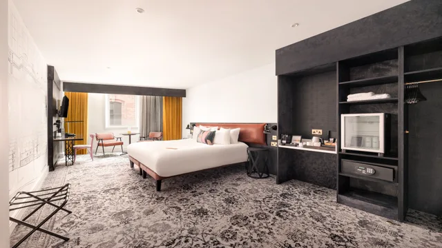 غرفة قياسية بسرير كينج لذوي الإعاقة، voco Manchester - City Centre, an IHG Hotel 3/5