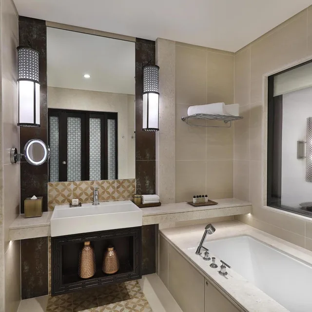 غرفة بريميوم بسريرين منفصلين بإطلالة على البحر بشرفة، Al Manara A Luxury Collection Hotel Saraya Aqaba 5/5