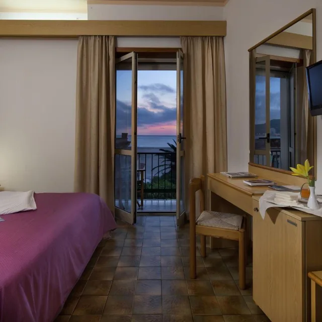 غرفة سوبيريور بسرير مزدوج أو سريرين منفصلين بإطلالة على البحر، Hotel Al Gabbiano 3/6