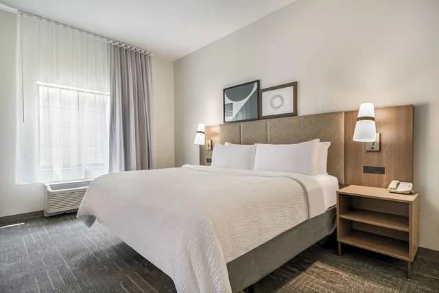 جناح بسرير كينج بحوض استحمام، Staybridge Suites Detroit North - Royal Oak by IHG 5/10