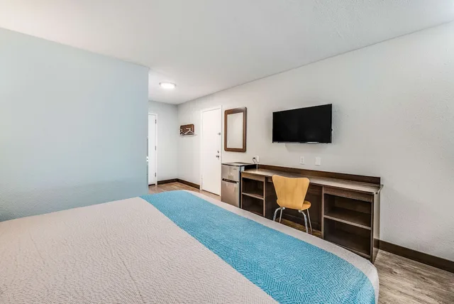 غرفة ديلوكس بسرير كينج لذوي الإعاقة، Motel6 Fort Wayne, IN 5/9