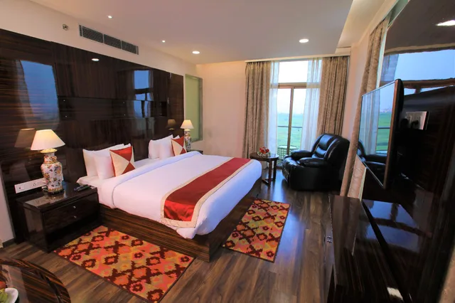 Suite, King Bed, Hotel La New Delhi 1/1