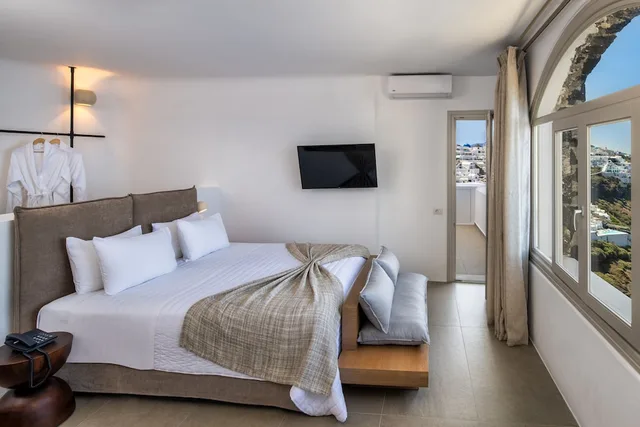 Master, Suite, Queen Bed, Volcano View, Bathtub، Ira Hotel Spa 4/7