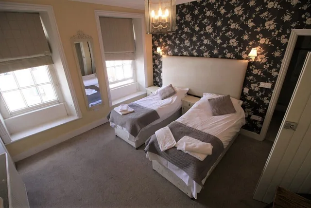غرفة بسريرين منفصلين، The Saracens Head Hotel 1/4