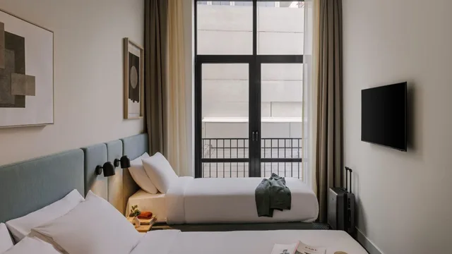 غرفة كومفورت ثلاثية، Sonder Rose 1/1