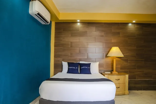 غرفة قياسية بسرير كوين، Capital O Hotel Dos Mares, Cabo San Lucas 1/2