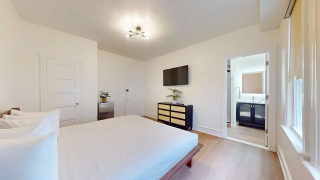 غرفة قياسية بسرير كينج، Ocean Breeze Hotel 1/5