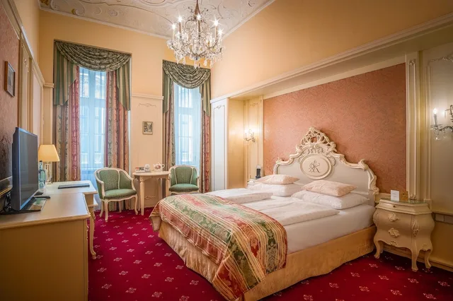 غرفة ديلوكس بسريرين منفصلين، SCHLOSSHOTEL ROMISCHER KAISER 2/2