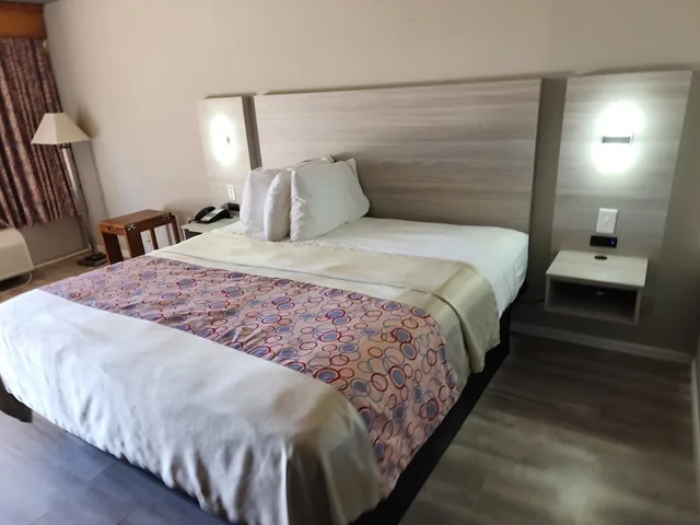 غرفة بزنس بسرير كينج، Discovery Inn Lafayette Airport I-10 2/9