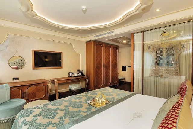 غرفة فاخرة بسرير كينج بشرفة، Romance Istanbul Hotel 8/10