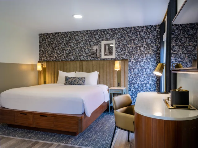 Room, King Bed, Accessible, The Darwin Hotel 2/2