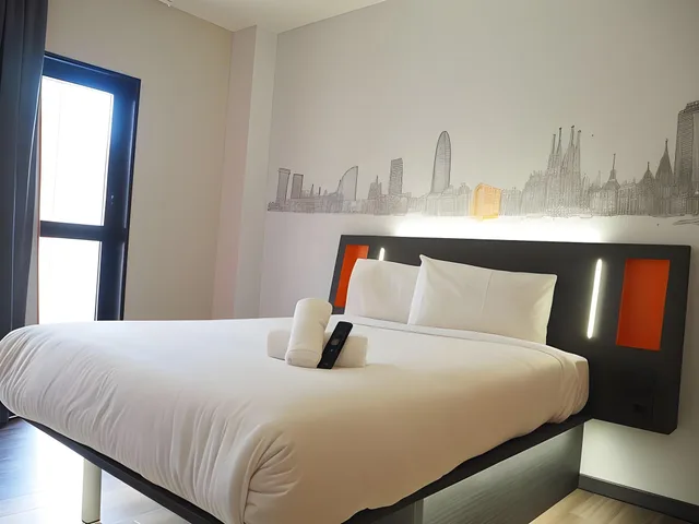 Family, Twin Beds, easyHotel Barcelona Fira 1/1
