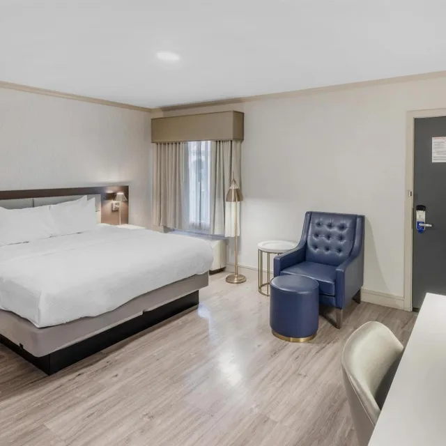 Room, King Bed, Bathtub, Best Western Plus Executive Suites 2/10
