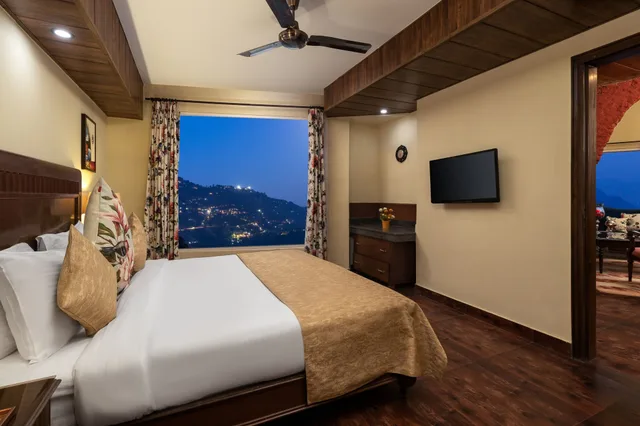 جناح جونيور بسريرين كوين بغرفتي نوم، Tree of Life Highlands, Mussoorie 2/3