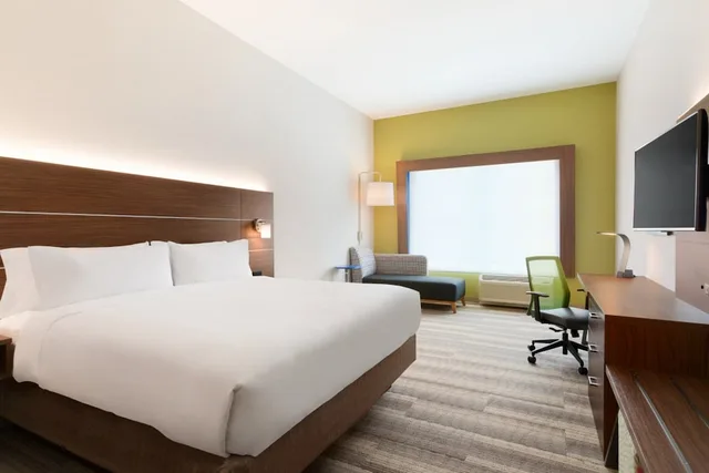 جناح بسرير كينج مع أريكة، HOLIDAY INN EXPRESS & SUITES CINCINNATI NE - RED BANK ROAD 2/5