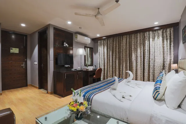 غرفة كلوب بسرير كوين، Hotel Blue Stone - Nehru Place 4/6