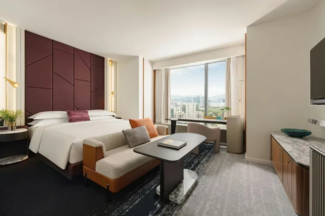 جناح استوديو ركني بسرير كينج بحوض استحمام، Kimpton Naluria Kuala Lumpur 3/6
