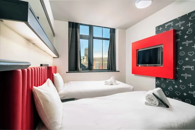 Superior, Twin Beds, easyHotel Newcastle City Centre 4/10