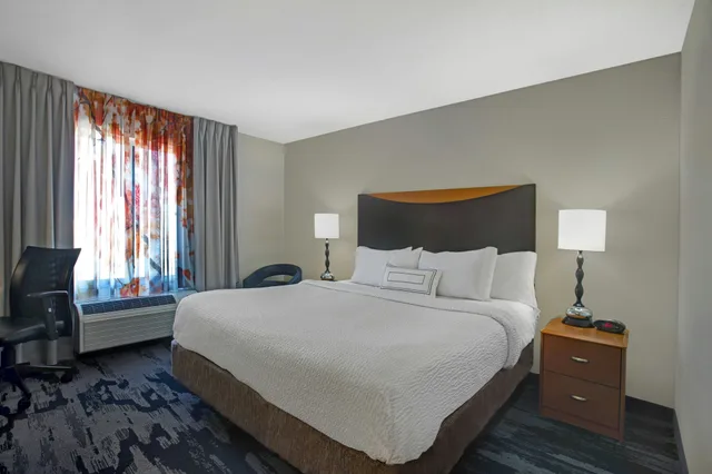 غرفة بسرير كينج، Fairfield Inn Suites Carlsbad 1/10
